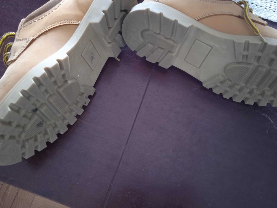 Sapatos amarelo-mostarda novos, 37