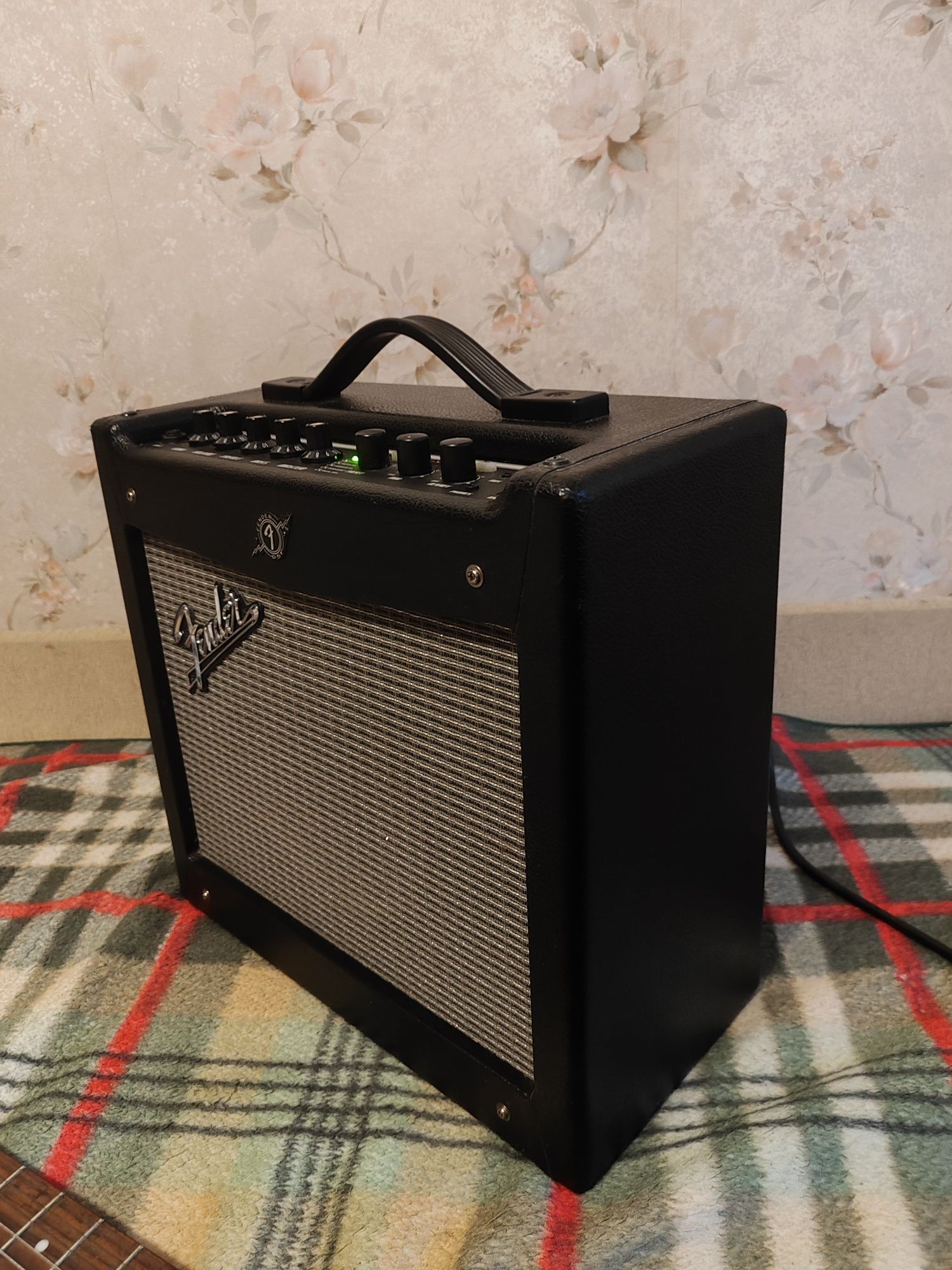 FENDER MUSTANG I V2 Гітарний комбопідсилювач 20 ватт