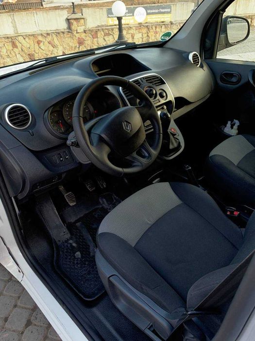 Оренда авто з водієм, без водія