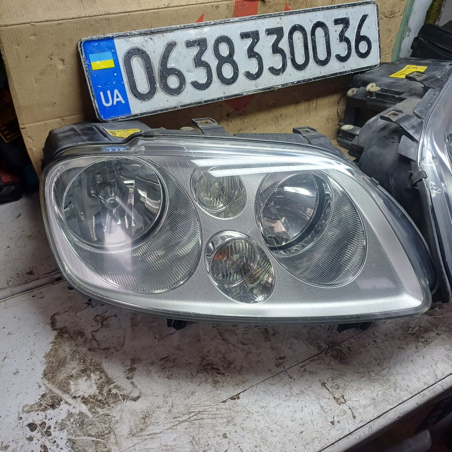 Volkswagen Touran 2003-2006 Caddy 3 передні фари світло оптика
