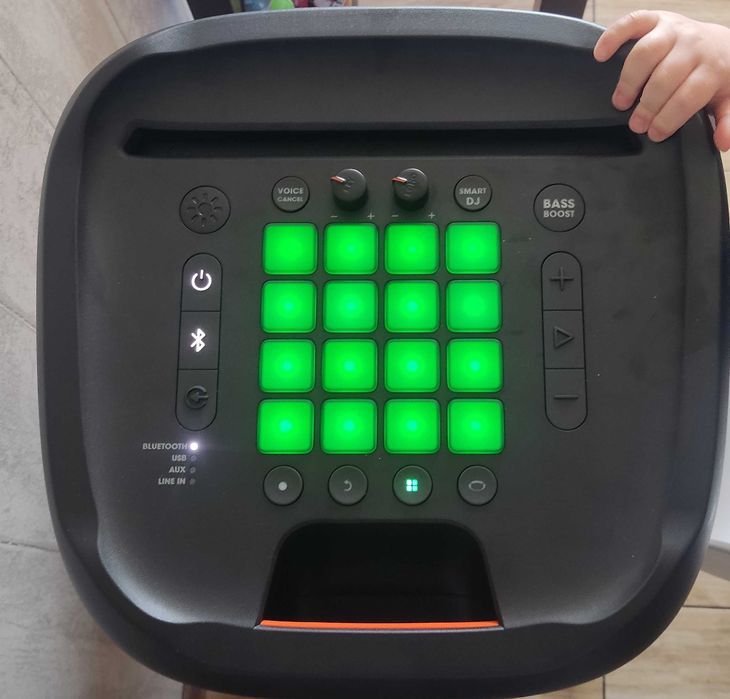 JBL Partybox 1000 wynajem nagłośnienie i oświetlenie na osiemnastkę