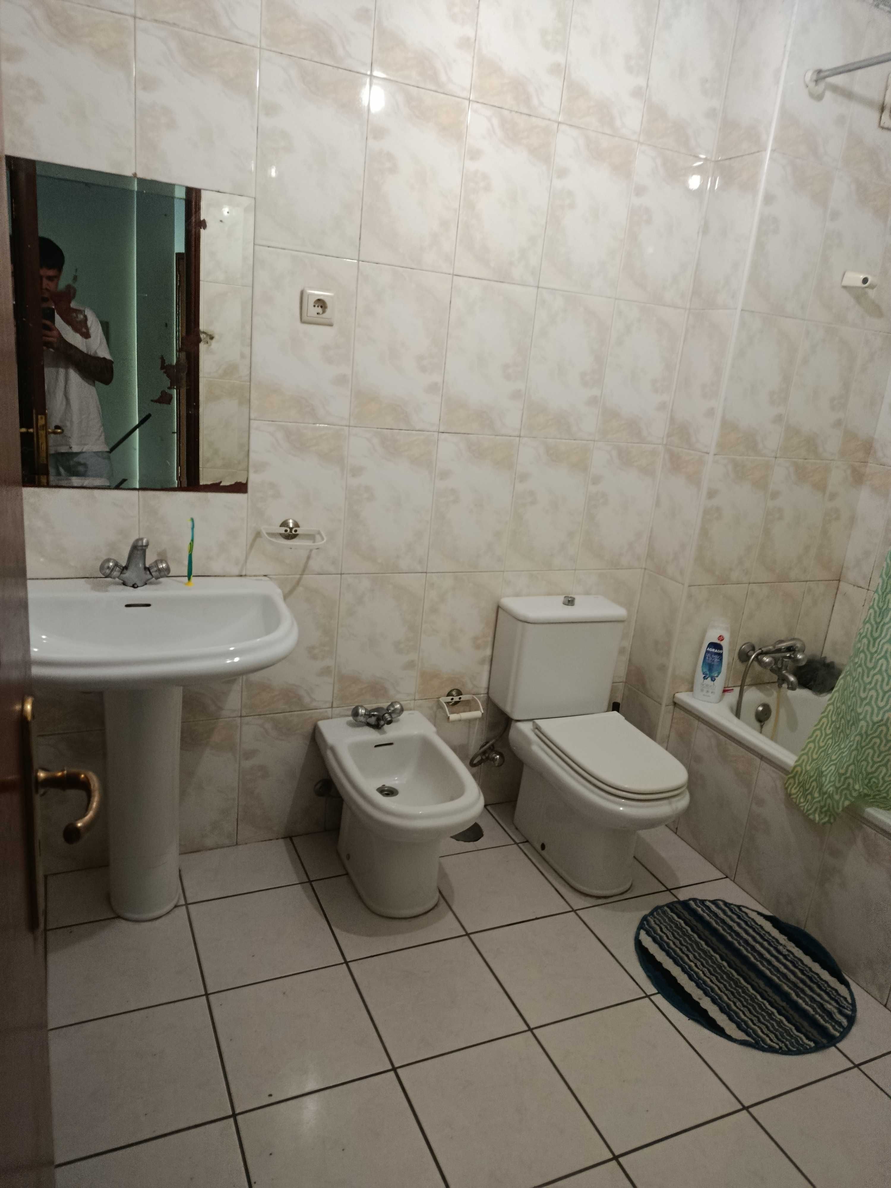 Arrendo casa t3 com água e luz entrada emediata