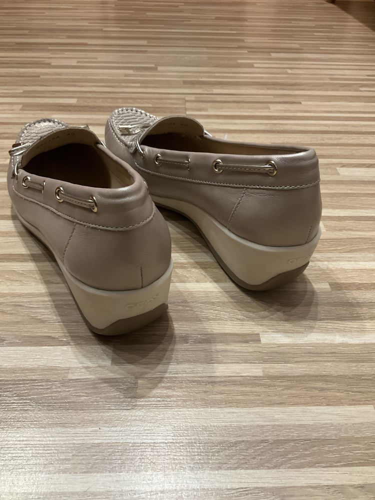 Buty mokasyny damskie Geox bezowo zlote rozmiar 40