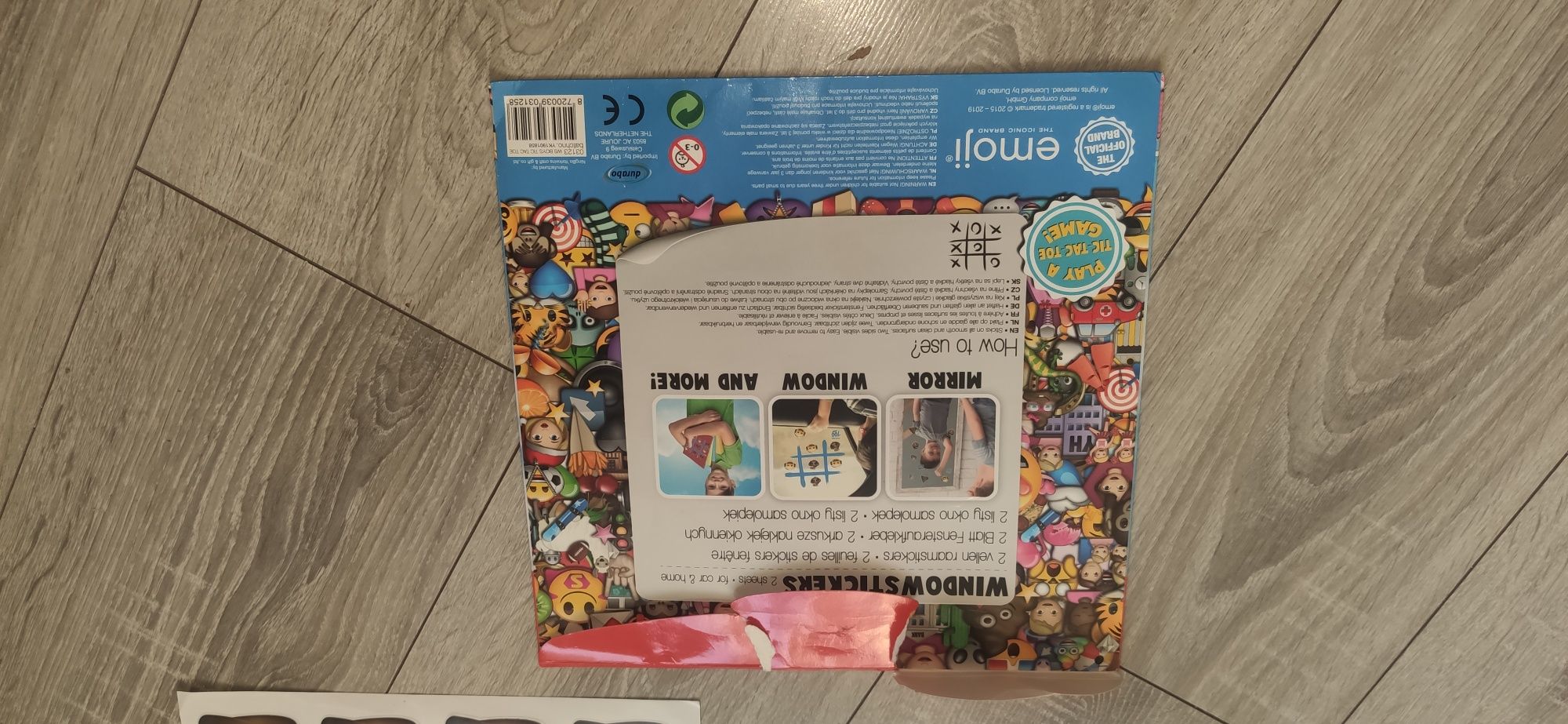 Gra kółko i krzyżyk naklejana Emoji stickers
