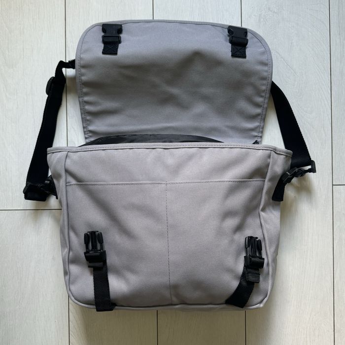 Сумка через плече EastPak Delegate 008 20L у 2-ох кольорах.