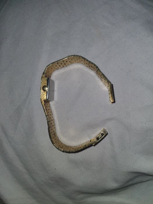 Relógio mecânico com banho de ouro