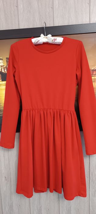 Czerwona sukienka S idealna
