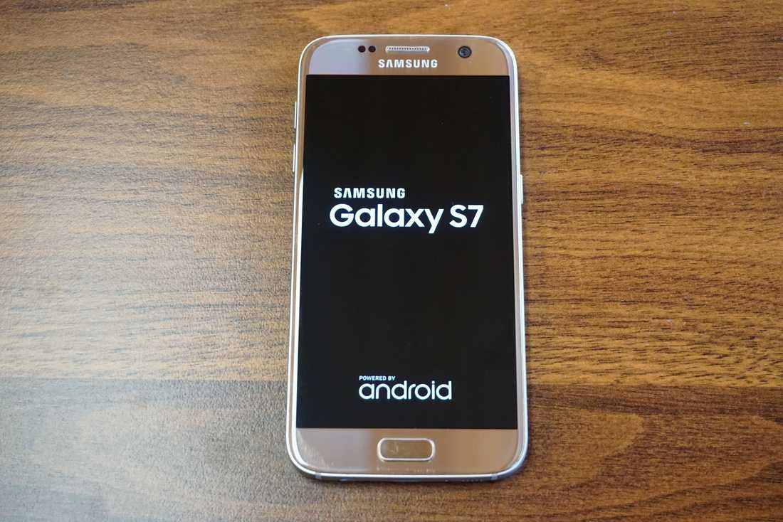 SAMSUNG Galaxy S7 SM-G930F 32GB Gold Platinum