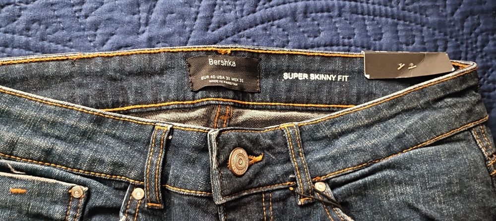 Calça nova de ganga Bershka
