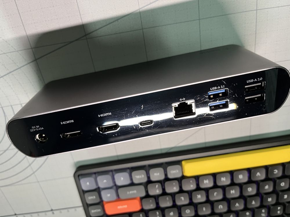 Док-станція Belkin Thunderbolt 4 Triple Display Dock