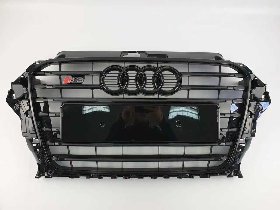 Решітка Радіатора AUDI A3 2013-2015год.S Стиль Full Black