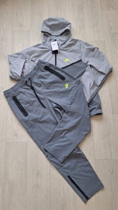 Костюм Nike Tech HV6514 065 размер L.