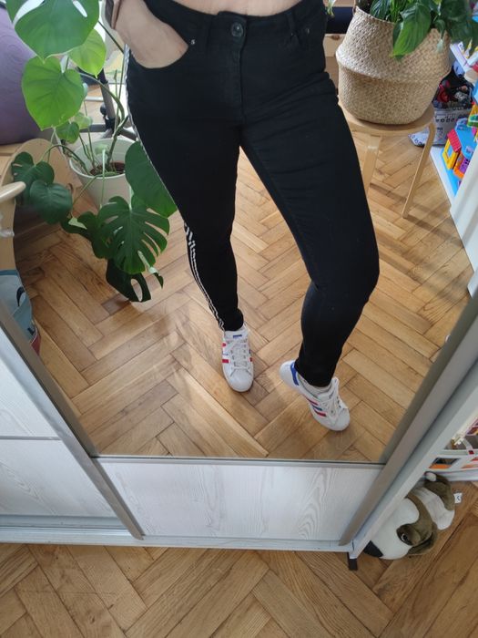 Czarne rurki spodnie z lampasem streach r. 40 New Look