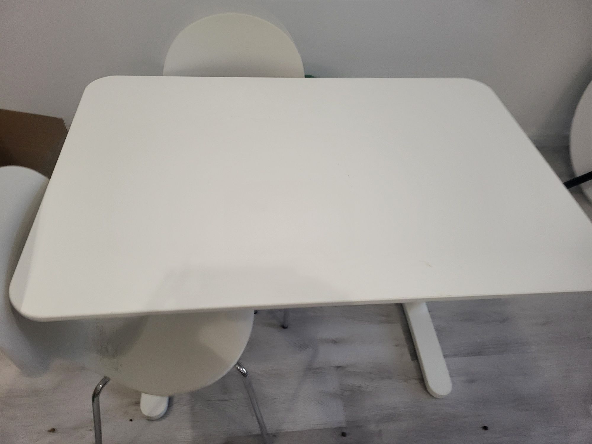2 Stoły rozkładane z Ikea i 5 krzesł do biura