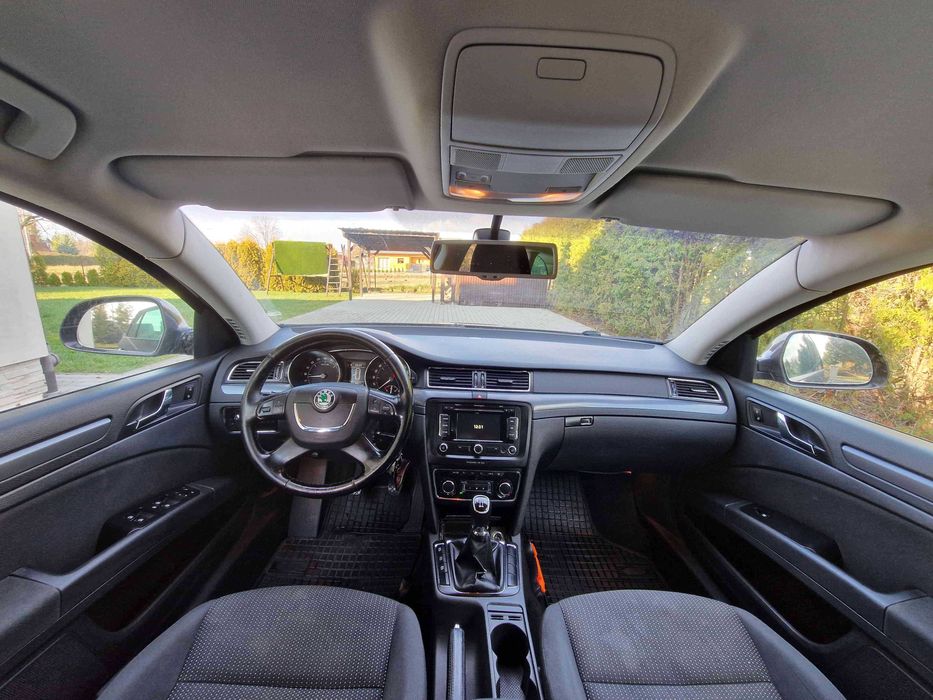 SKODA SUPERB 1.6 TDI KOMBI 2011r.  271000 km