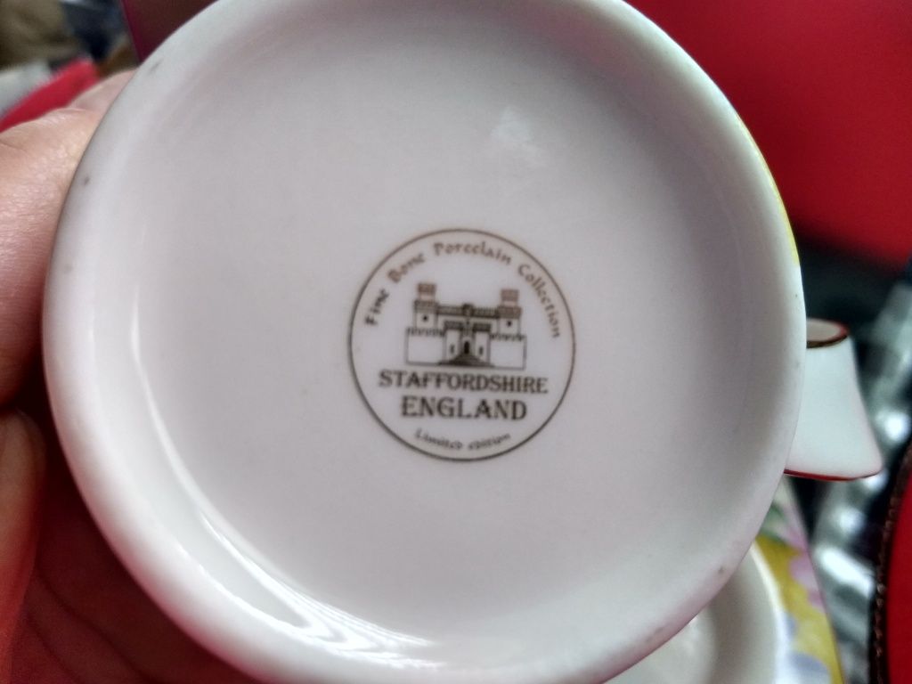 Filiżanka kwiatki Staffordshire England