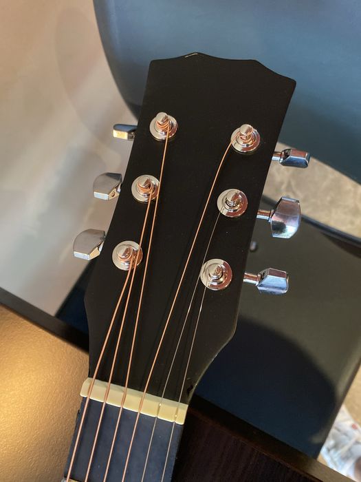 Гітара нова з дефектом