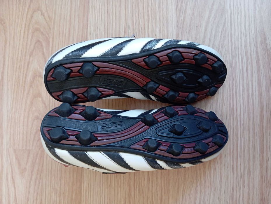 Buty do grania w piłkę ASEMS plus gratis koszulka.