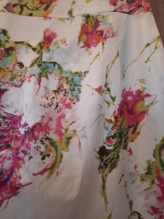 Sukienka wizytowa bez rękawów   40