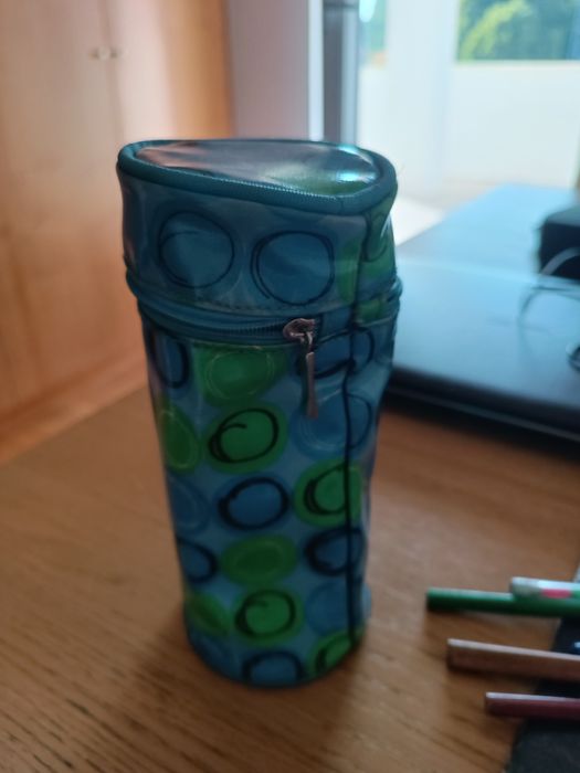 Estojo escolar cilíndrico