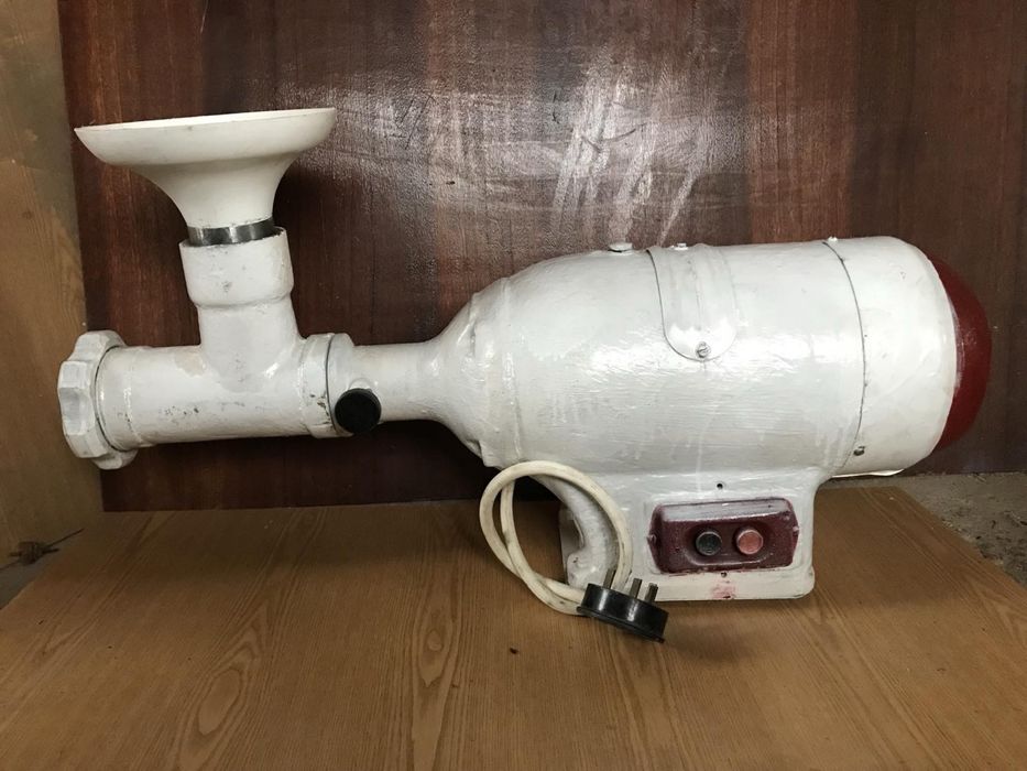 Мʼясорубка 3 фази Двигун1,2кв ,900 об.3 ножі вага до 50 к