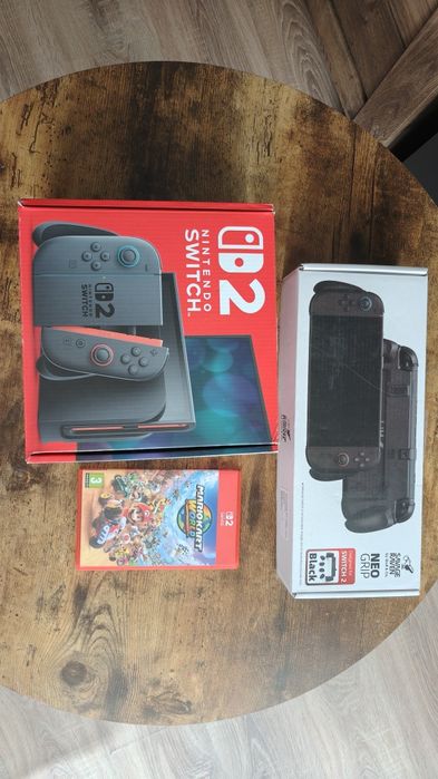 Konsola Nintendo Switch 2 ,gra MarioKart World, grip, szkło ochronne