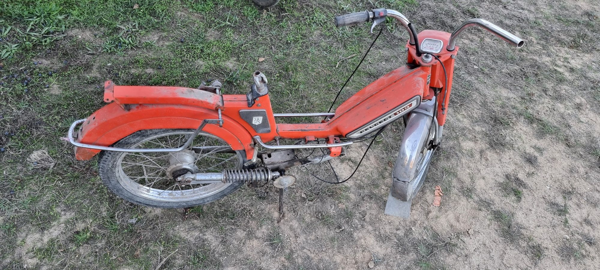 Vendo Peugeot  103  com oferta 103 para peças.