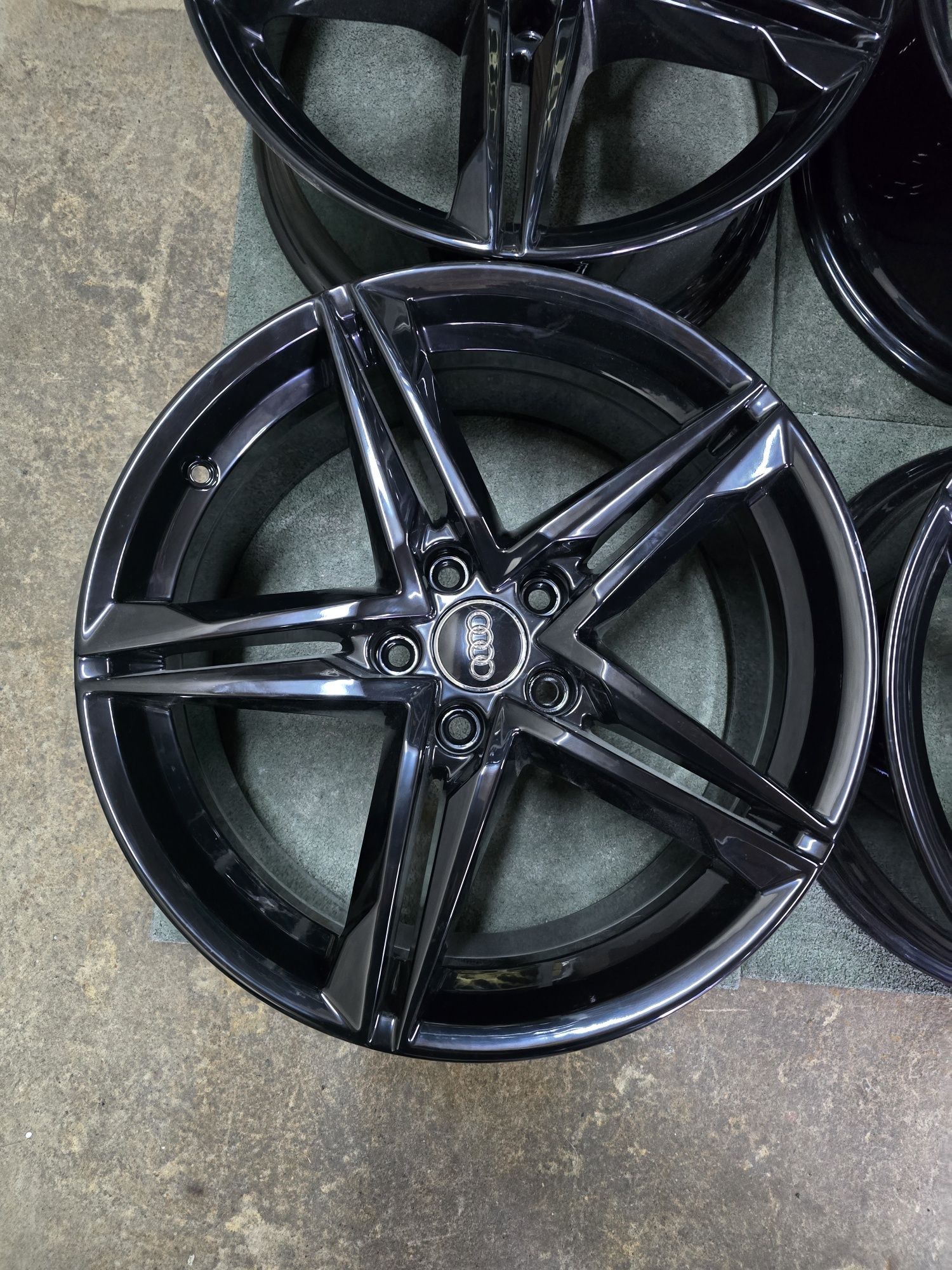 Felgi Audi 5x112 R18 ET40 66.6 A4 B9 B8 S4 A6 C7 C8 A5 S LINE 8W0 601