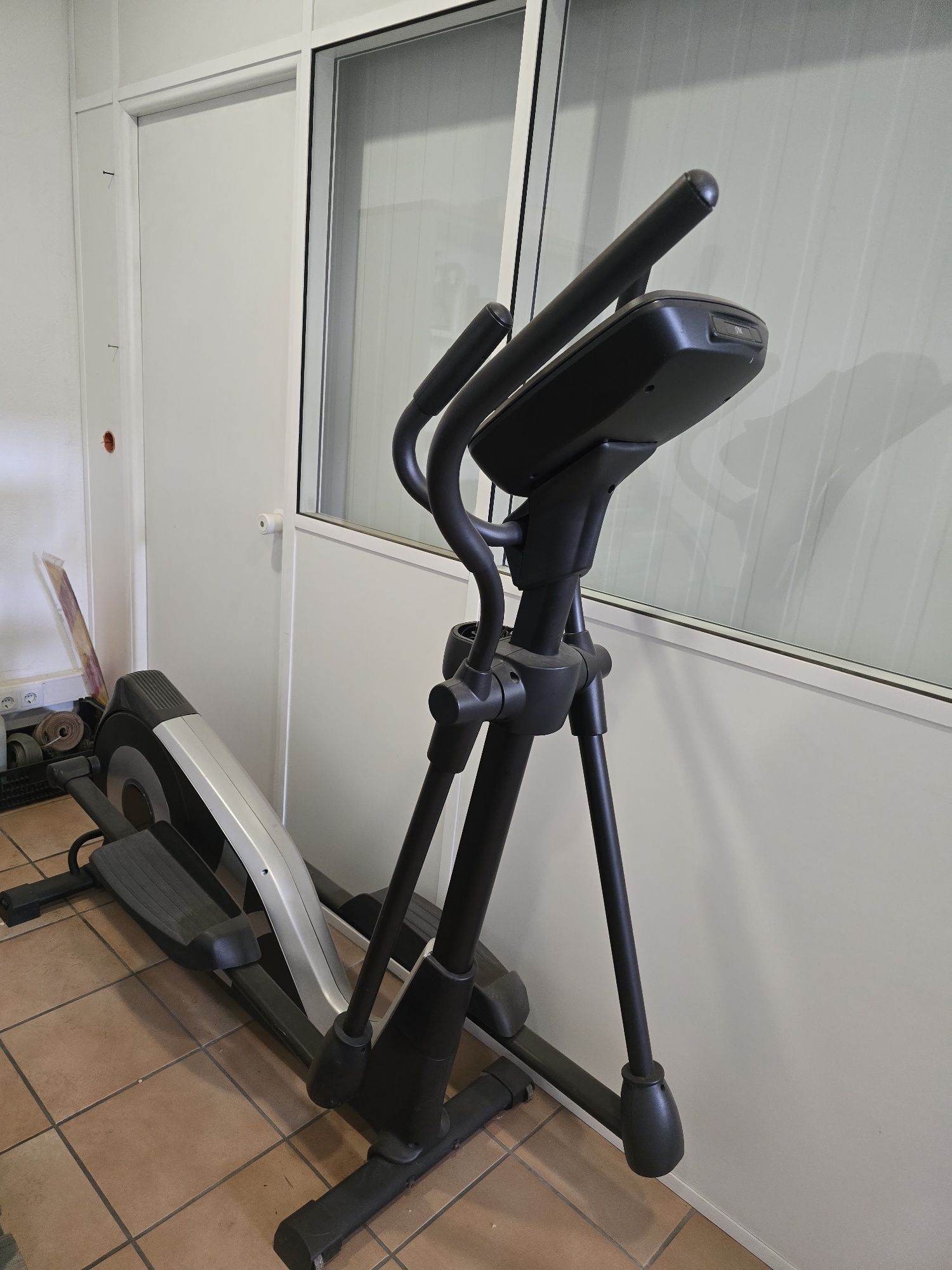 Vende-se Elíptica NordicTrack E5.6 – Como Nova!