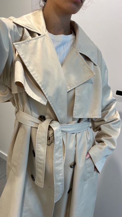 Jasny beżowy trencz Sinsay