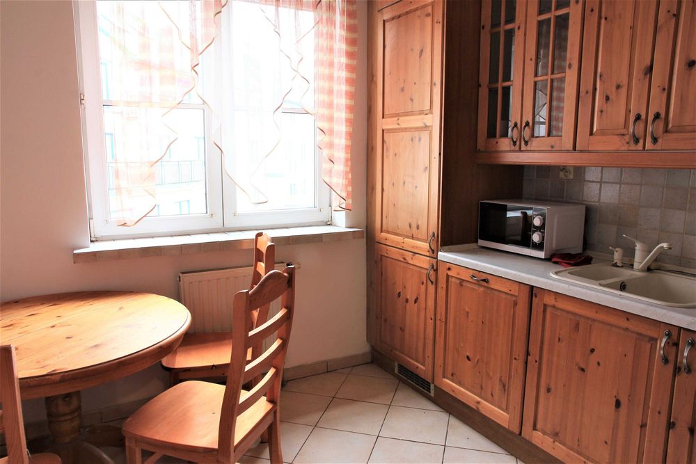 Duży pokój 1 os. z balkonem Powstańców Śl. metro Bemowo, same panie