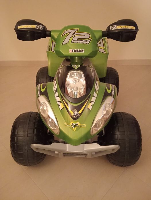 Moto 4 elétrica para criança - FEBER
