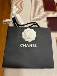 Chanel średnia torebka prezentowa z camelia kwiat z wstążka