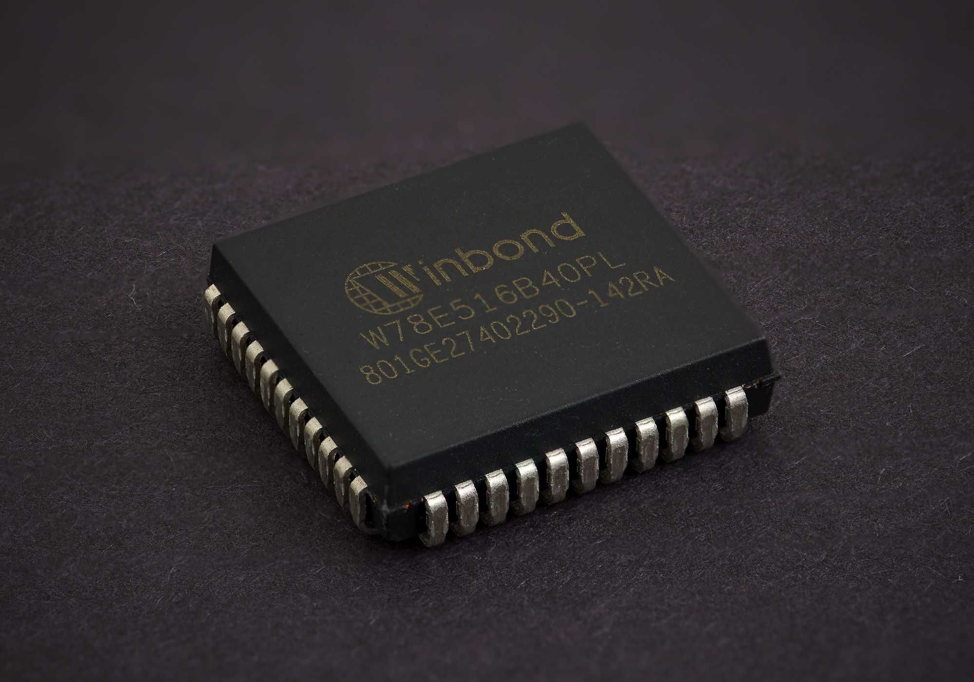 Микроконтроллер W78E516B (Winbond)