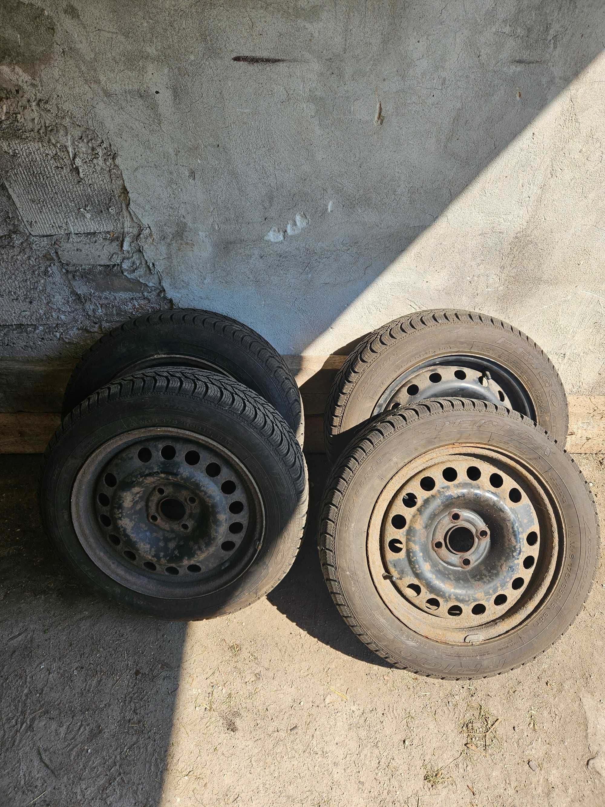 Koła zimowe Dębica Frigo 175/65R15 4szt + 1szt opona Kormoran