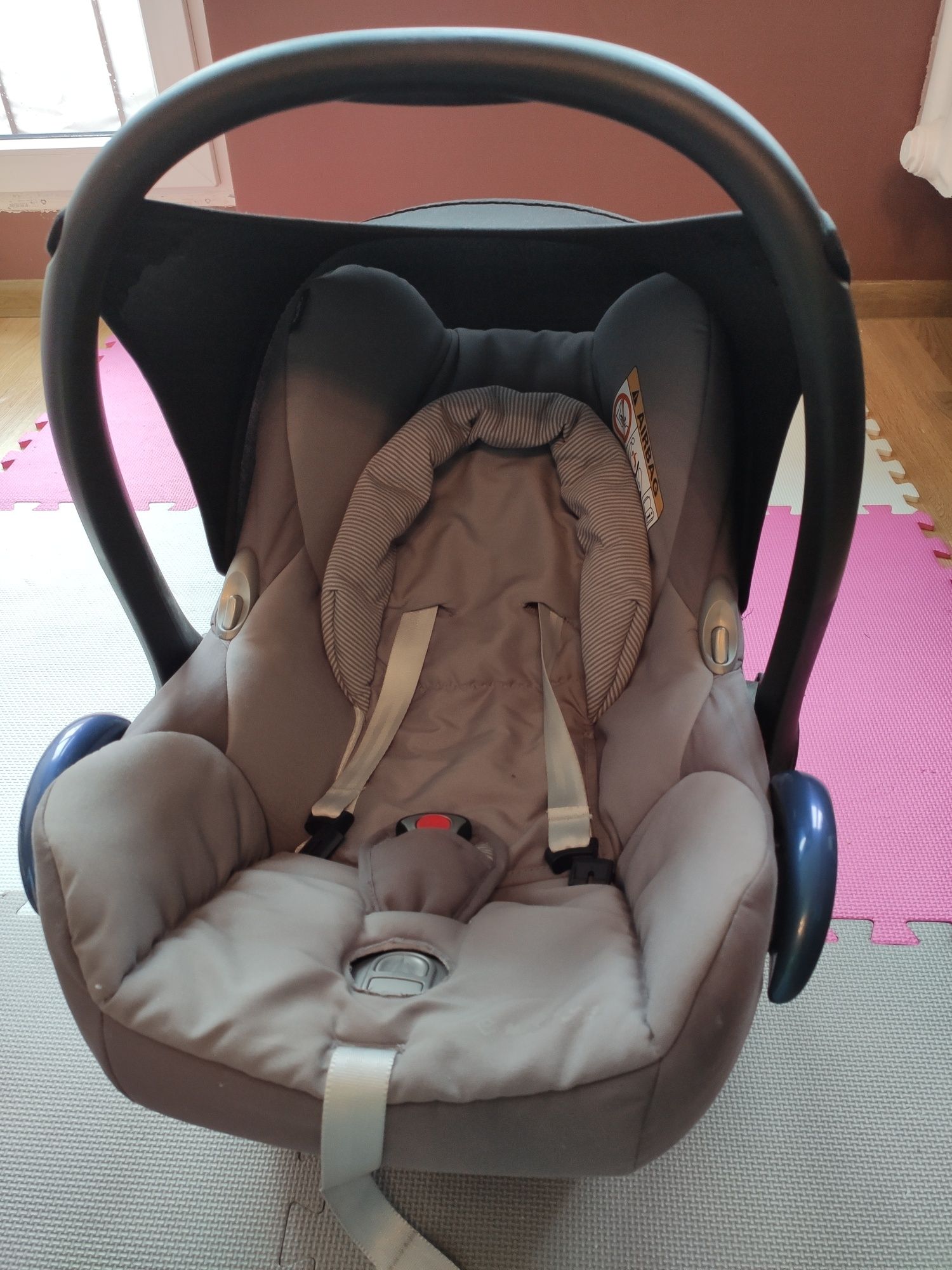 Fotelik samochodowy Maxi Cosi CabrioFix 0-13 kg z bazą FamilyFix