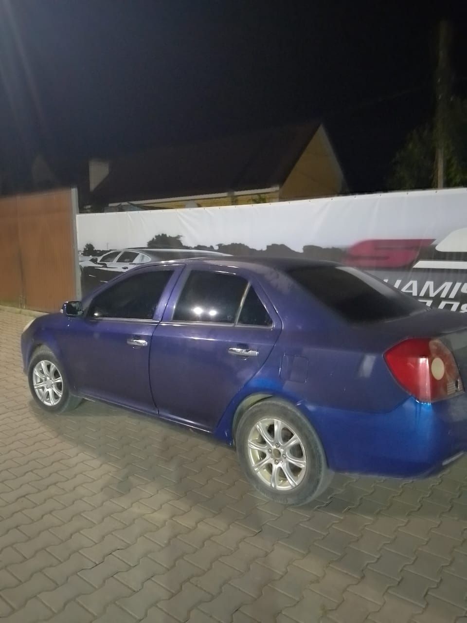 Машина в гарному стані двигун 1.5