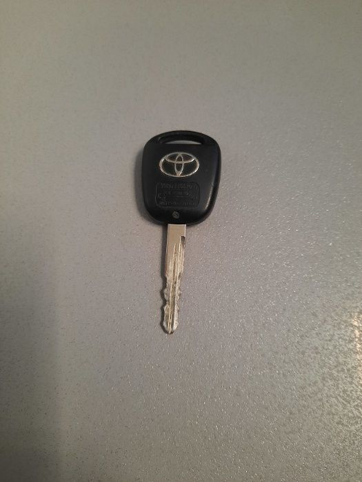 Kluczyk toyota avensis t25 2003 do 08 rok oryginał
