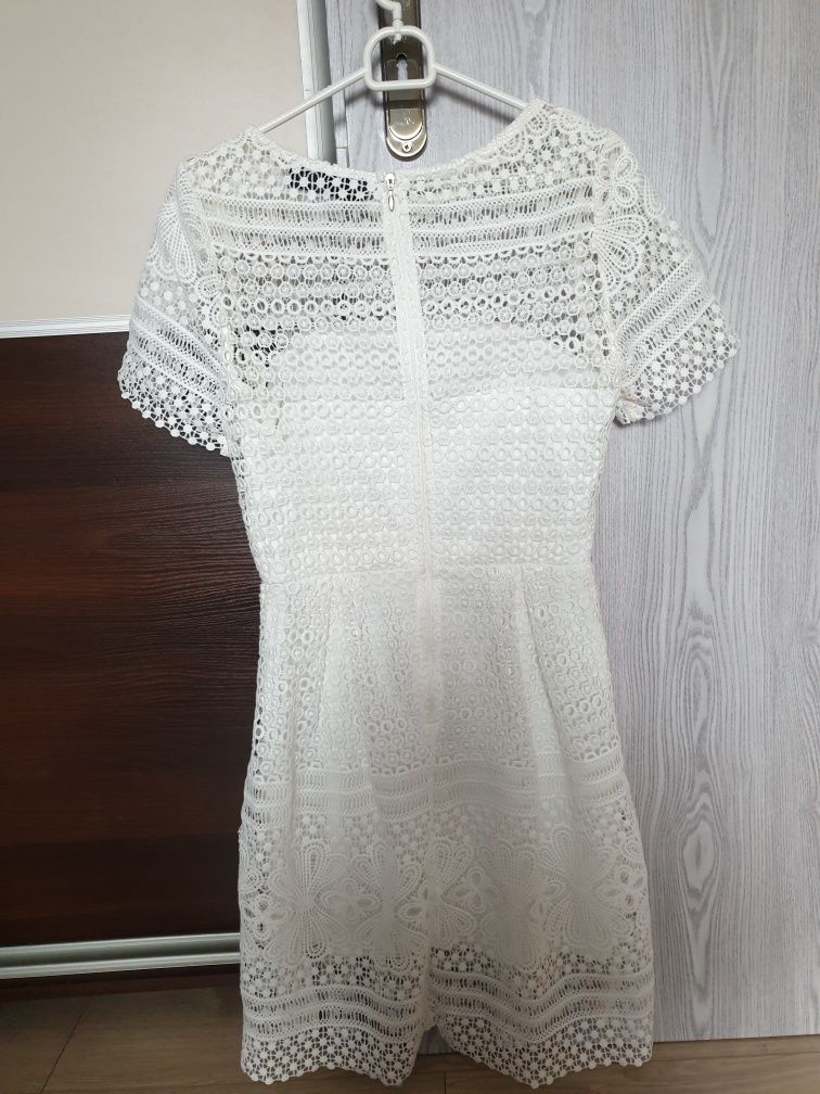 Biała sukienka 38