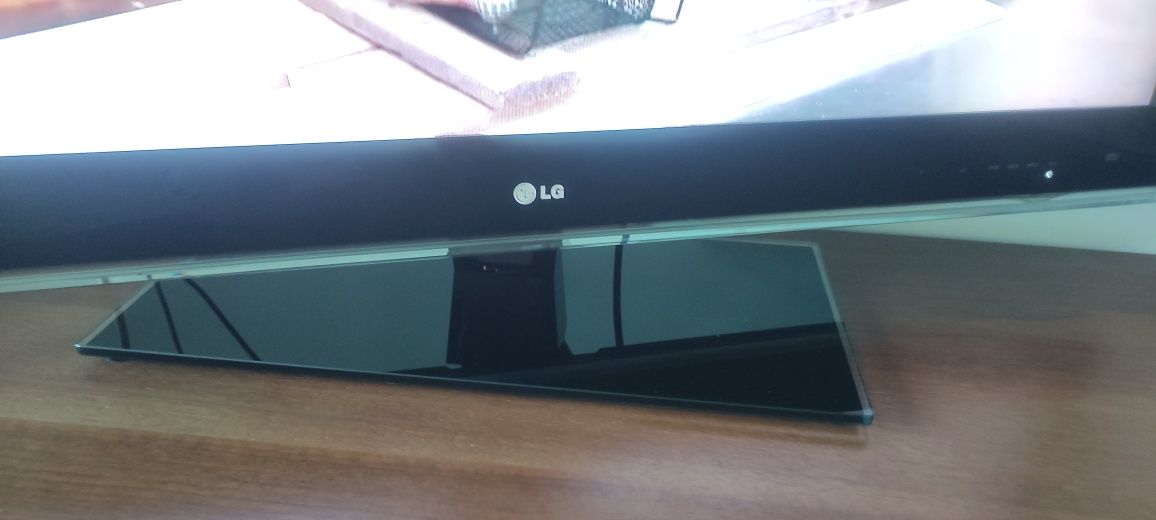 Telewizor  LCD LG 42LE8500 Infinia