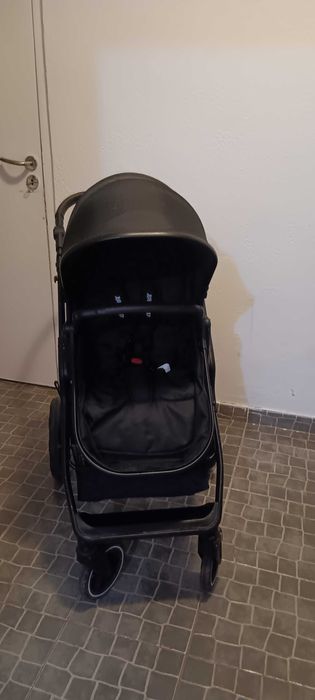 Carrinho de bebé usado