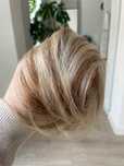 Doczepiany kok na gumce włosy naturalne ciemny blond z jasny blond