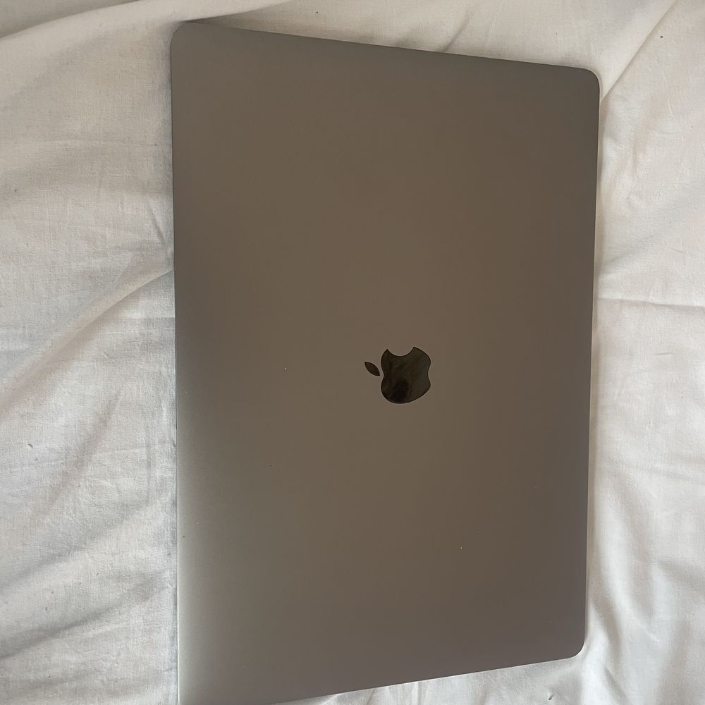 MacBook pro 15 i7 на 16 гб Торг