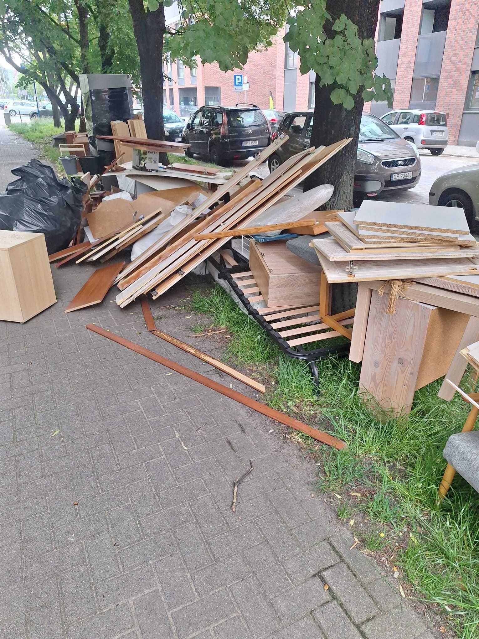 Sprzątanie, wywóz śmieci i gruzu.