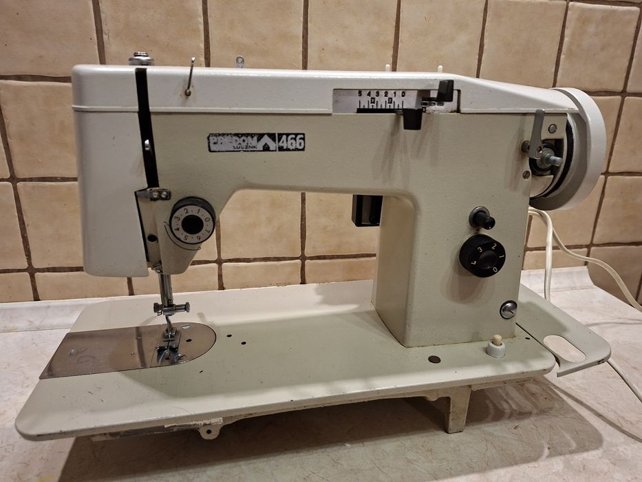 Maszyna do szycia Predom Łucznik  466
