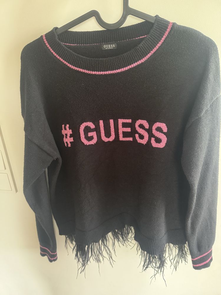 Sweter guess S z rozowym napisem i piorami