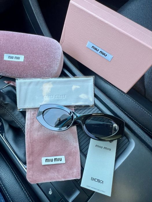 Сонцезахисні окуляри MiuMiu