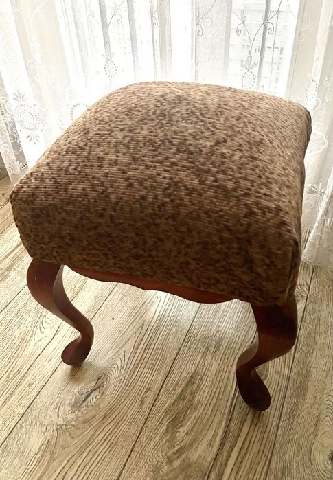 taboret stołek tapicerowany ludwikowski