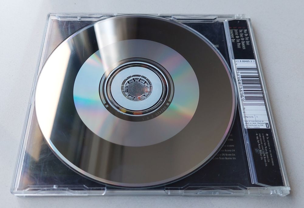 Iron Maiden - Man On The Edge