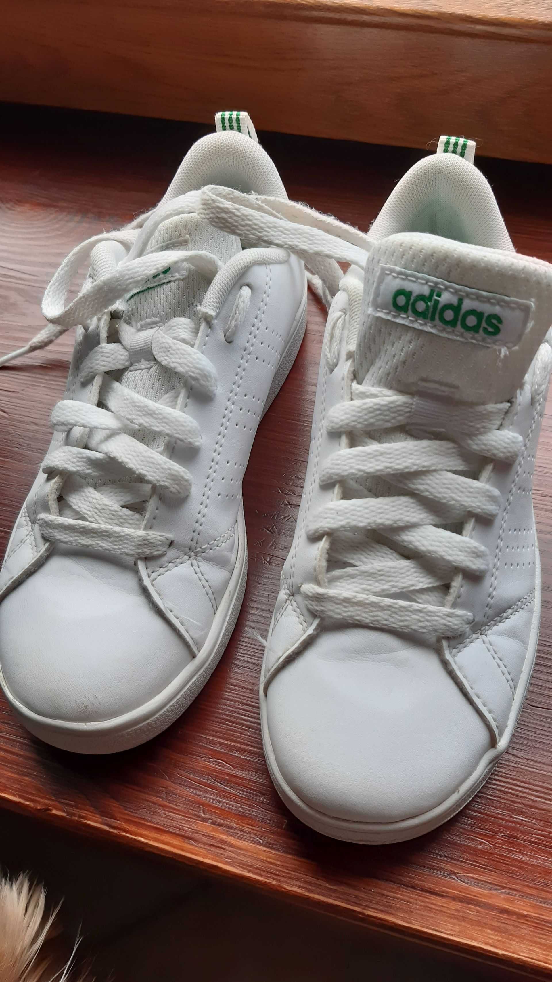 Buty Adidas oryginał dla dziewczynki  r.33 Białe